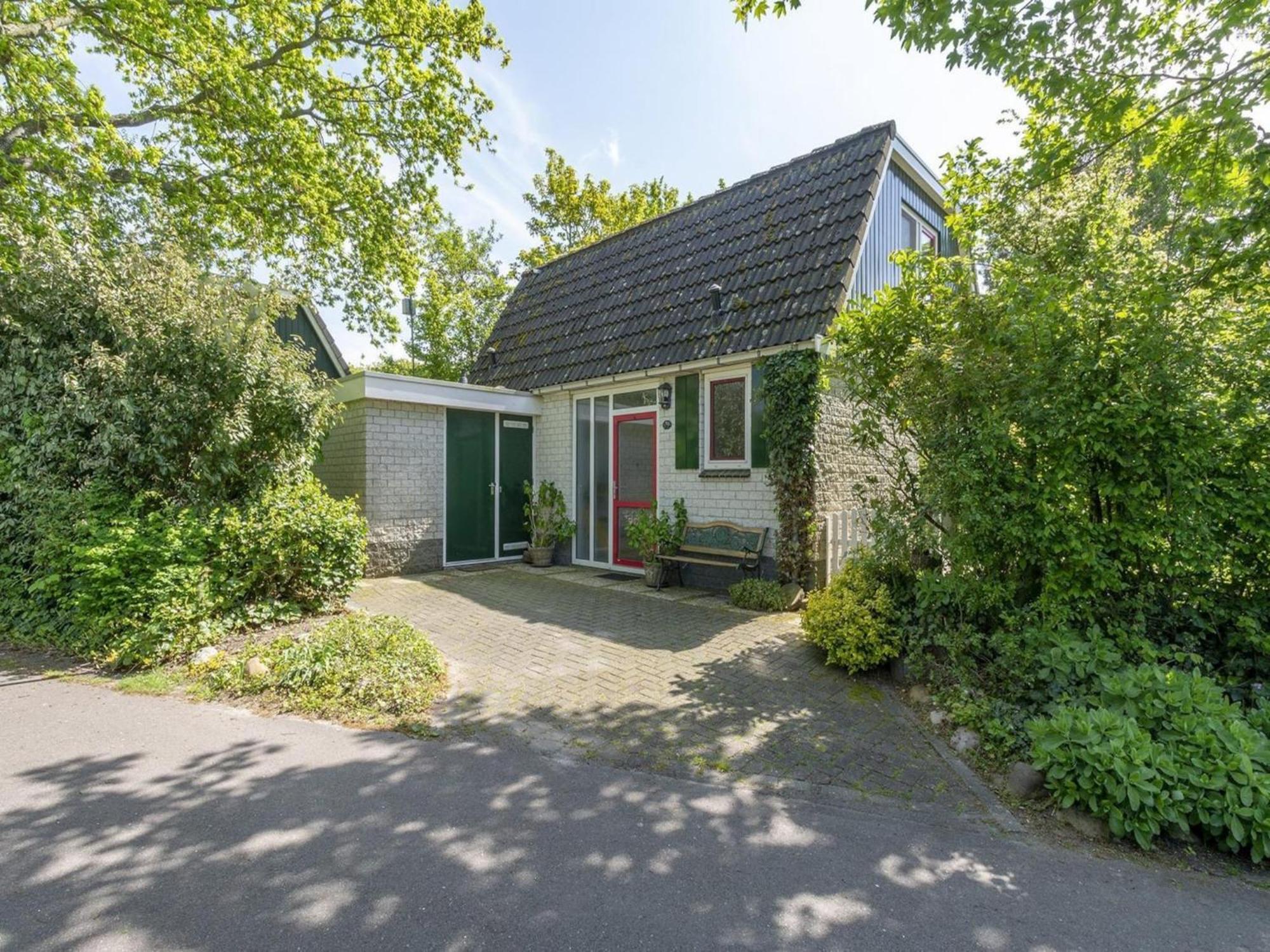 Cozy Holiday Home With Pool Sint Maartensvlotbrug Buitenkant foto