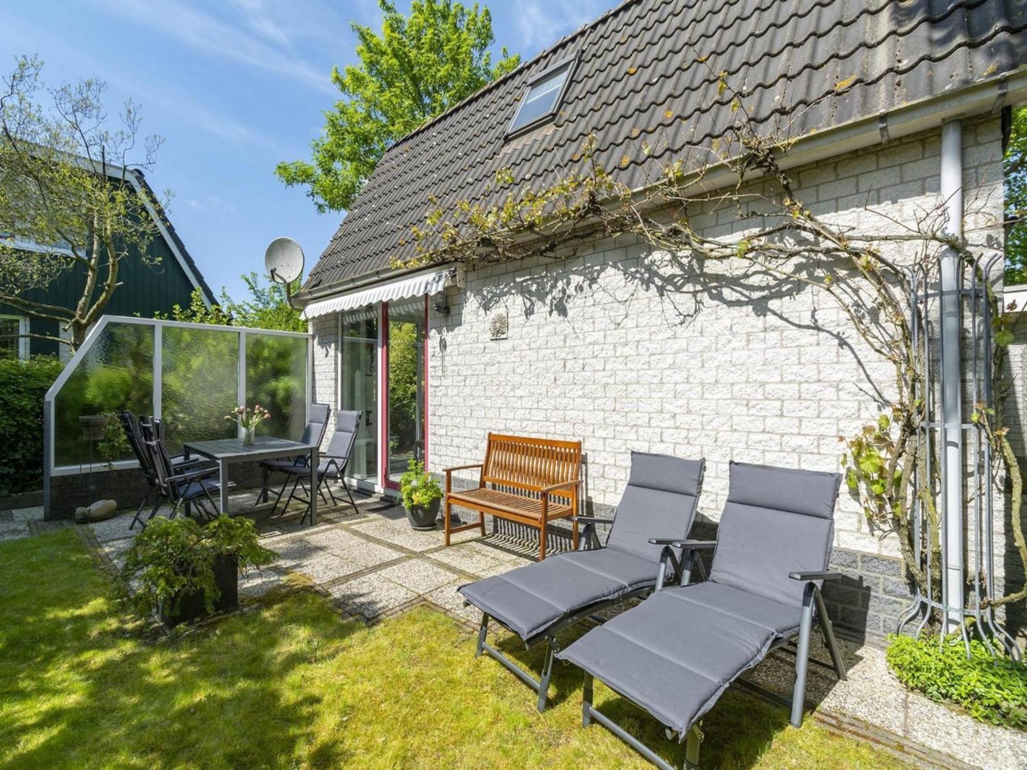 Cozy Holiday Home With Pool Sint Maartensvlotbrug Buitenkant foto